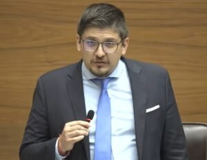 Diputado PLN responsabiliza a Rodrigo Chaves por agresión de policía en manifestación