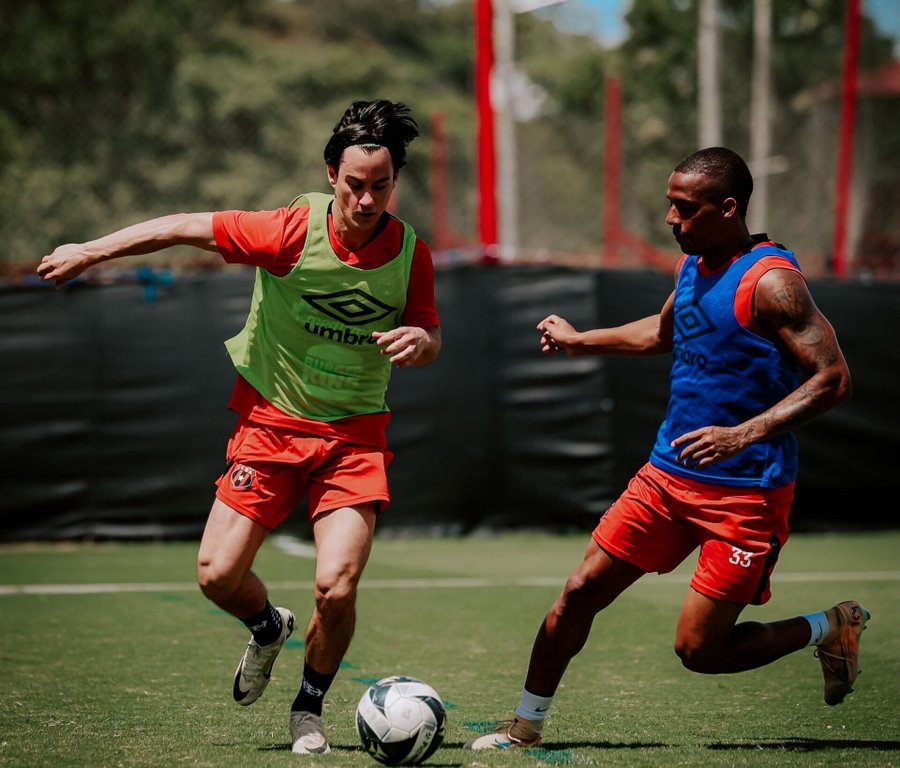 Alajuelense cierra su pretemporada con goleada ante campeón mexicano