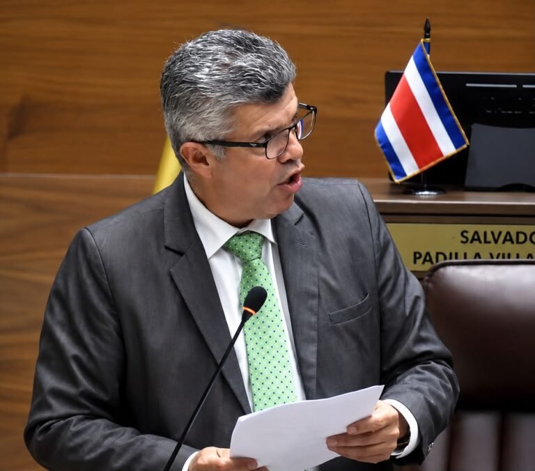 Álvaro Ramírez: Convoque el ROP ya. Cumpla su palabra, doña Laura Fernández