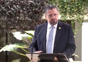 Chaves al Poder Judicial: No les solicitamos un recorte, les notificamos que lo vamos a hacer