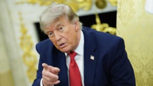 Trump pausa ataques, pero mantiene la amenaza: ¿hacia dónde apunta la estrategia que redefine la guerra contra Teherán?