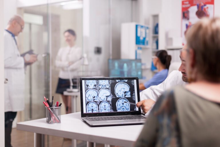 IA predice el riesgo de recurrencia de tumores cerebrales sin necesidad de costosas pruebas genéticas