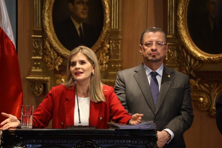 Laura Fernández ante solicitud de Álvaro Ramírez de destituir a Chaves: Puede esperar sentado
