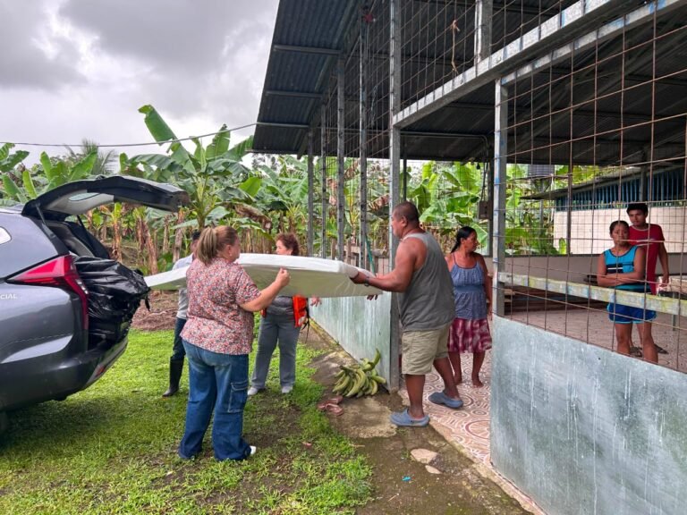 Diputada Kattia Calvo brinda asistencia en Guácimo ante emergencia por inundaciones