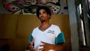 El artista y opositor Luis Otero Alcántara llega a EE.UU. tras cinco años de prisión en Cuba