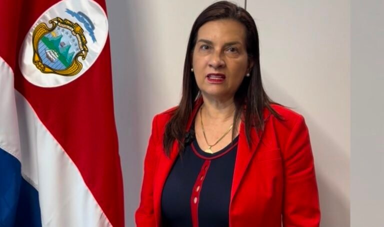 Marta Esquivel denuncia penalmente a la contralora por presunto uso ilegítimo de recursos públicos