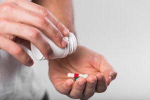 Colegio de Farmacéuticos llama a romeros a no suspender sus tratamientos durante la peregrinación
