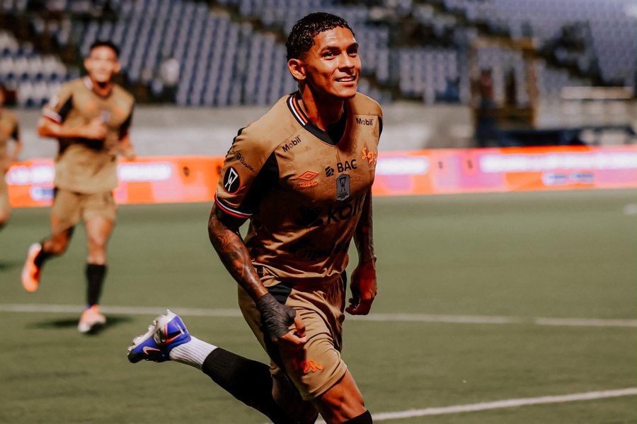 Alajuelense sabe sufrir y también golpear: así conquistó Managua