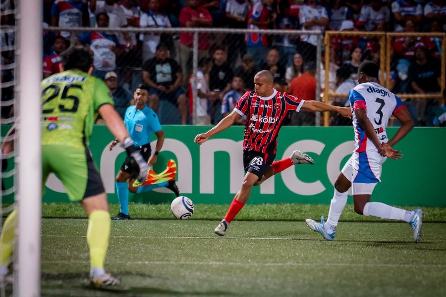 Saprissa y Olimpia van por el dinero que Alajuelense dejó escapar en El Salvador