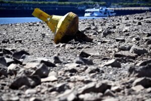 Caudal del Rin alcanza mínimo histórico a su paso por Colonia