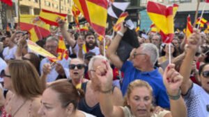 A 10 días de la crisis migratoria en Ceuta, habitantes salen a las calles y gritan “¡Basta ya!”