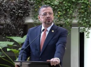 Chaves aclara que no existe ningún proyecto para aumentar el IVA a la canasta básica