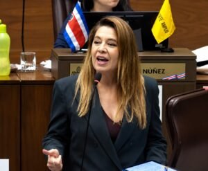 Claudia Dobles califica de poco ambicioso Plan Nacional de Desarrollo de Laura Fernández