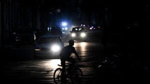 Cuba encadena dos apagones nacionales en menos de 24 horas y no logra levantar la red eléctrica