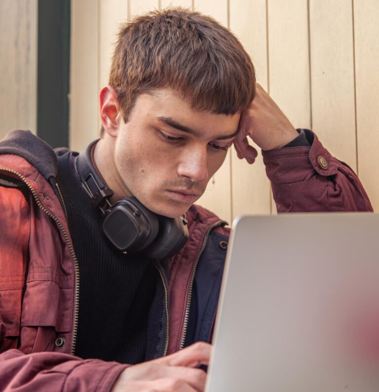 La evolución del grooming en línea: cómo los agresores captan a niños y adolescentes en nuevos entornos digitales