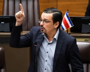 Villalta asegura que Pueblo Soberano se llevó la “corrupción” del PLN y les permitió renovarse