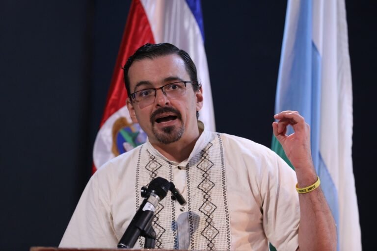 Villalta: Tengamos o no tengamos diputados en Limón, hemos estado acompañándoles en las calles