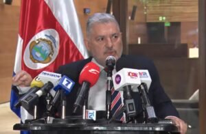 Villalobos: Aquí estoy al servicio del rodriguismo y no me voy de mi fracción