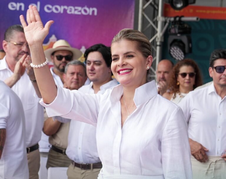 ENCUESTA: A 100 días de inicio del gobierno, Laura Fernández mantiene fuerte apoyo