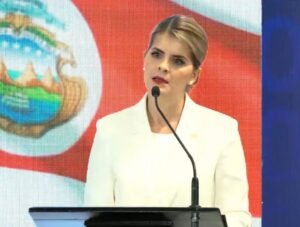 Fernández presenta proyecto para eliminar Ley de Usura: “Esta herencia abominable de Welmer Ramos del PAC”
