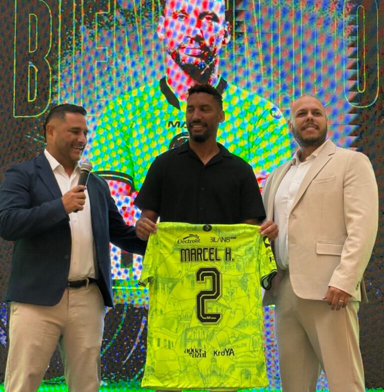 Marcel Hernández fue presentado en el Inter de Santa Tecla de El Salvador. Los hermanos costarricenses José y Ricardo Ortiz.