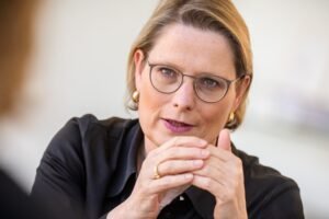 Ministra alemana condena ataque de EEUU contra Corte Penal Internacional