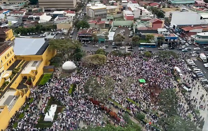 Semanario Universidad asegura que a plantón anti gobierno asistieron 80 mil personas