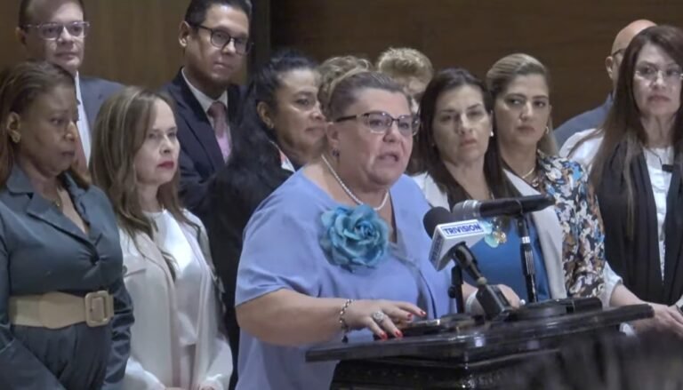 Pueblo Soberano protesta enérgicamente contra insultos machistas de Edgardo Araya a Laura Fernández