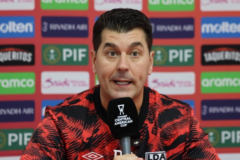 Ismael Rescalvo, técnico de Alajuelense.