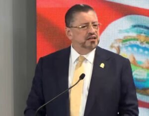 Chaves llama “hipócritas y populistas” al PLN por reclamar devolución del ROP