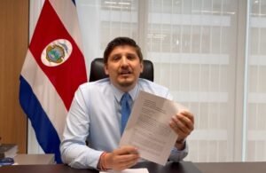 Salvador Padilla lleva al Ministerio de Educación Pública ante la Sala IV