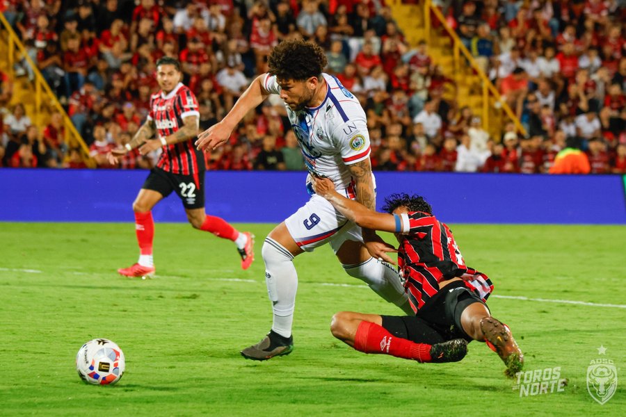 Alajuelense pierde credibilidad cuando tuvo todo para tomar lideratos