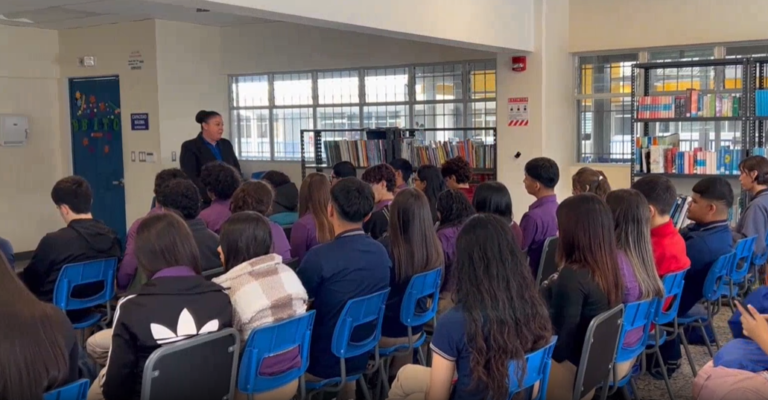 Jóvenes de colegios públicos reciben herramientas para enfrentar el mundo laboral antes de graduarse