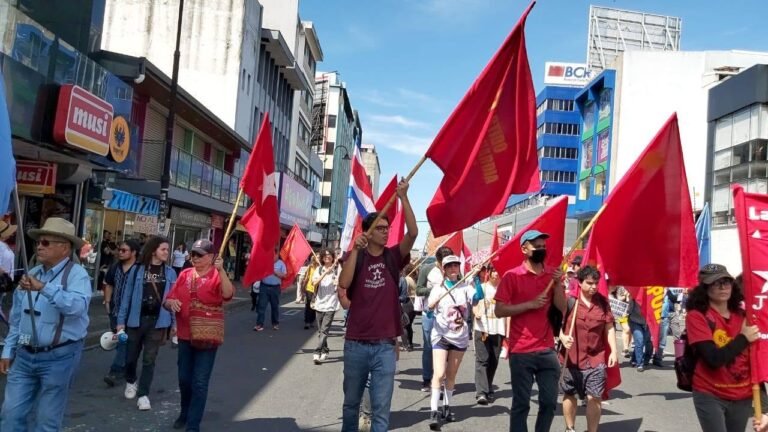 Comunistas exigen a Laura Fernández “tener dignidad” y restablecer relaciones diplomáticas con Cuba