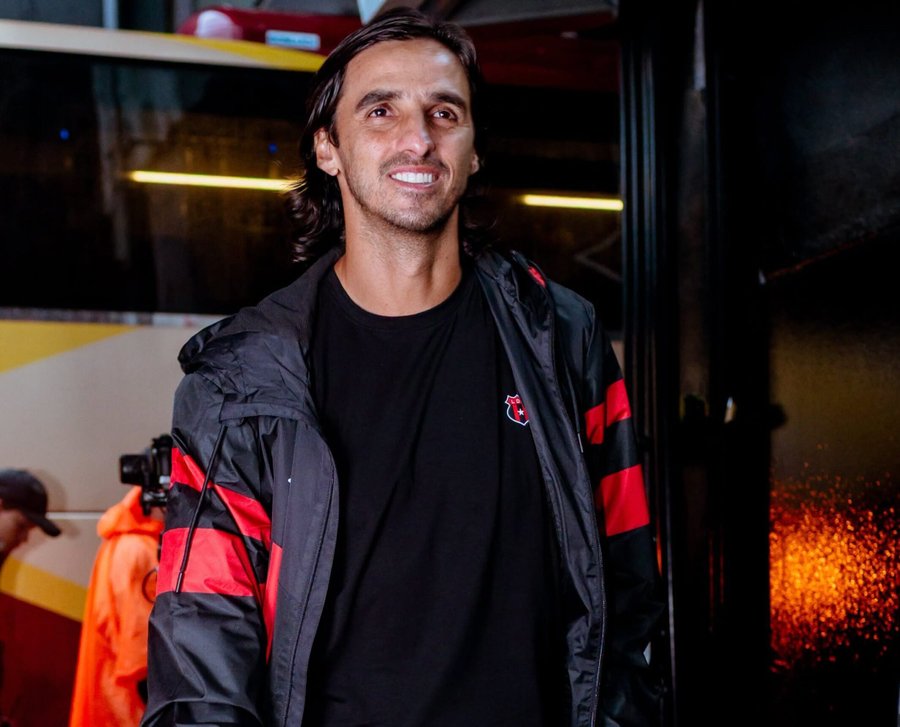 Bryan Ruiz define su mano derecha en el cuerpo técnico de La Sele