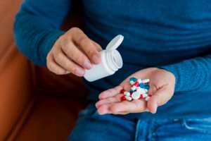 Colegio de Farmacéuticos advierte sobre riesgos de adquirir medicamentos en ventas ilegales