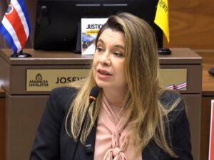 Claudia Dobles alerta que “tenemos activistas políticos ya exiliados en otros países”
