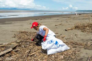 120 voluntarios participaron en jornada de limpieza en Playa Guacalillo