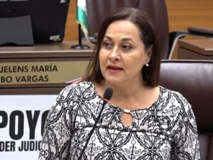 Diana Murillo alerta que Laura Fernández podría estar esperando receso del Congreso para permitir ingreso de tropas militares de EE.UU.
