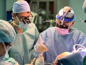 Equipo internacional está en Costa Rica para capacitar médicos y operar pacientes con compleja cardiopatía congénita