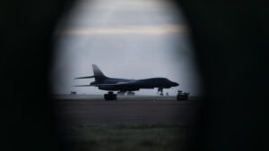 Irán niega vínculos con frustrado atentado a base aérea de Fairford usada por EE. UU.: esto es lo que sabemos