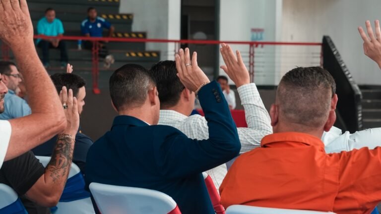 Los 26 asambleístas presentes en la última asamblea en la Fedefútbol, respaldaron los estados financieros presentados por el Comité Ejecutivo. Foto: FCRF