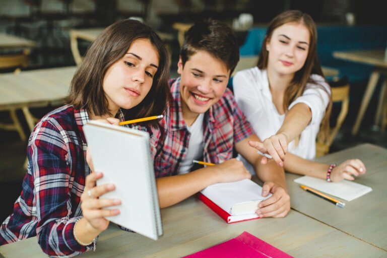 Estudiantes de colegios públicos, privados y organizaciones comunales buscarán soluciones a retos empresariales en el Changemaker Challenge de Costa Rica