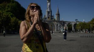 Francia: El entusiasmo por la visita del papa León XIV, ¿el reflejo de un resurgimiento del catolicismo?