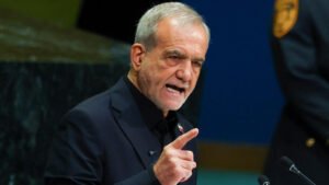 “Irán jamás bajará la cabeza”: Pezeshkian desafía a Trump y señala a EE. UU. de “terrorista”