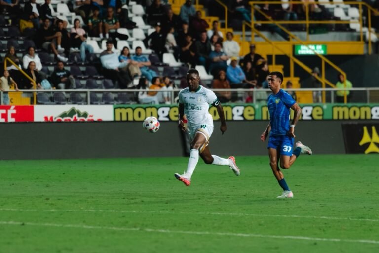 Joel Campbell anotó un golazo ante Escorpiones.