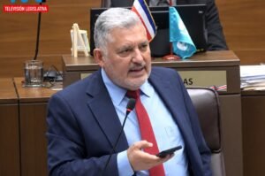 Villalobos asegura que procedimiento de la Corte para reelegir a Carlo Díaz esta “viciado”
