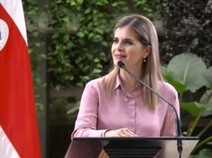 Laura Fernández califica de “chabacanería y bajeza” ataques de alcalde Diego Miranda