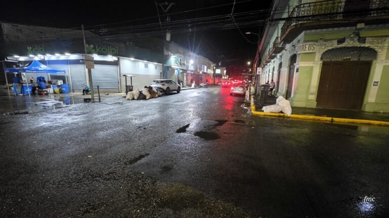 Las calles de Limón amanecen limpias tras una extensa jornada de trabajo