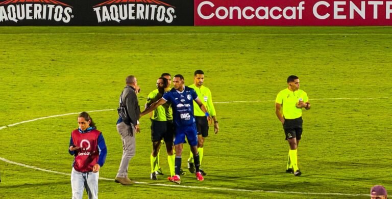 Concacaf define sanción para Érick Lonis tras eliminación de Saprissa